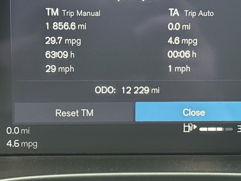 Used 2025 Volvo XC40 B5 Plus image 22