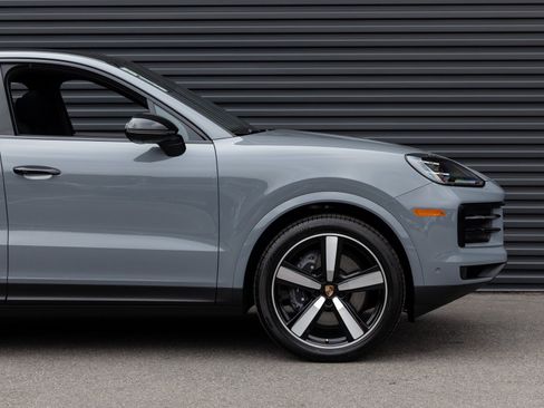 Certified 2026 Porsche Cayenne Coupe image 9