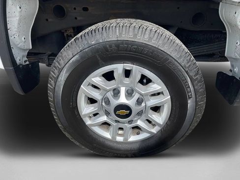 Used 2023 Chevrolet Silverado 2500 LT AWD/4WD image 12