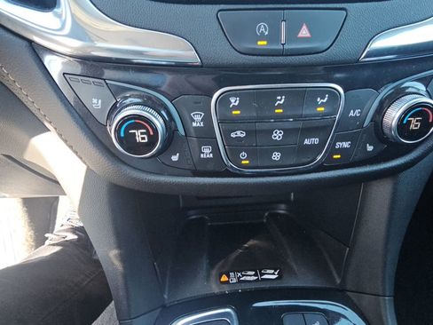 Used 2023 Chevrolet Equinox Premier image 18