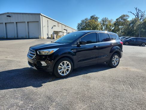 Used 2019 Ford Escape SE image 1