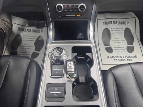 Used 2022 Ford Edge Titanium w/ Class II Trailer Tow Package AWD/4WD image 21
