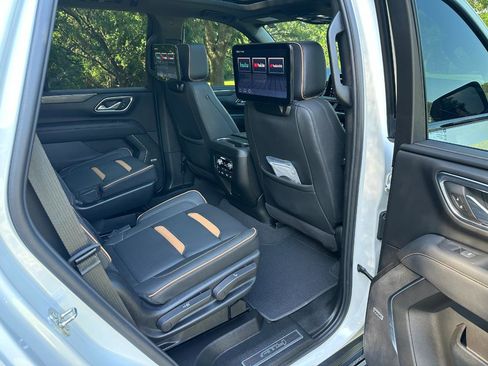 Used 2024 GMC Yukon AT4 w/ Technology Package AWD/4WD image 28