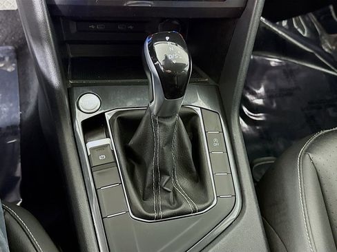 Used 2023 Volkswagen Tiguan SE image 8