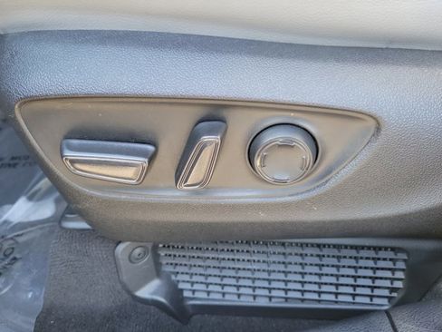 Used 2025 Toyota Sienna XLE image 24