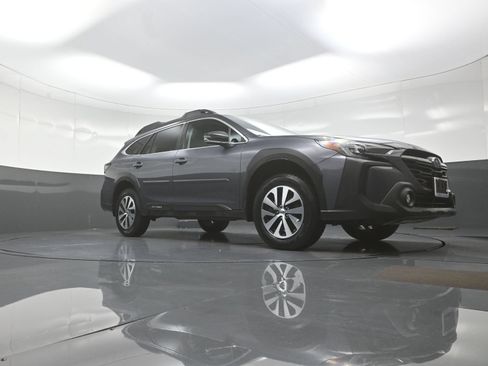 Used 2024 Subaru Outback Premium AWD/4WD image 9