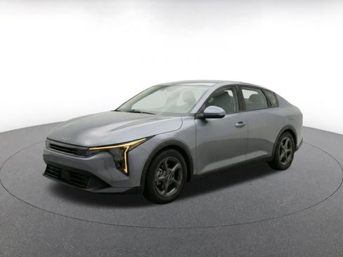 Used 2025 Kia K4 FWD image 3