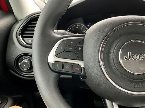 Used 2023 Jeep Renegade Altitude AWD/4WD image 10