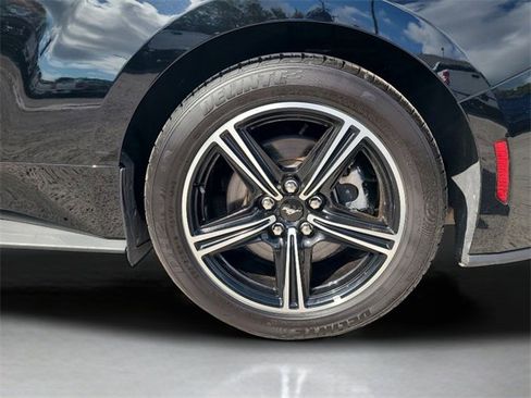 Used 2025 Ford Mustang Premium image 11