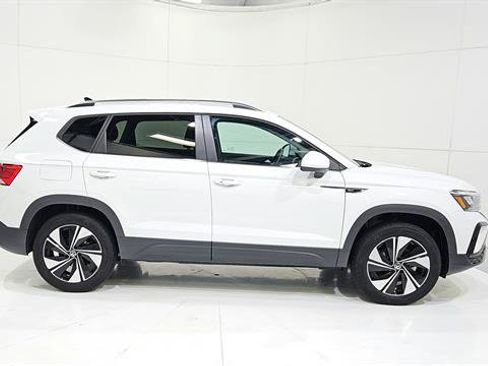 Used 2024 Volkswagen Taos SE AWD/4WD image 9