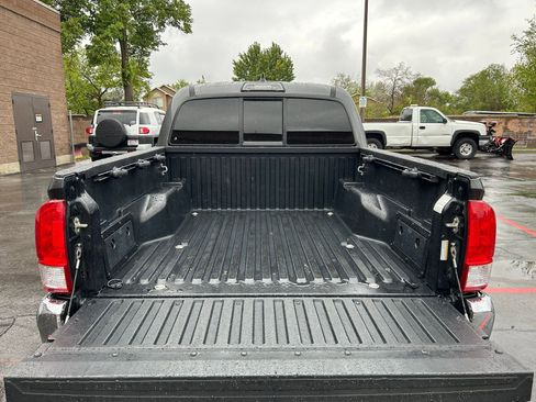 Used 2017 Toyota Tacoma SR5 w/ Tow Package AWD/4WD image 25