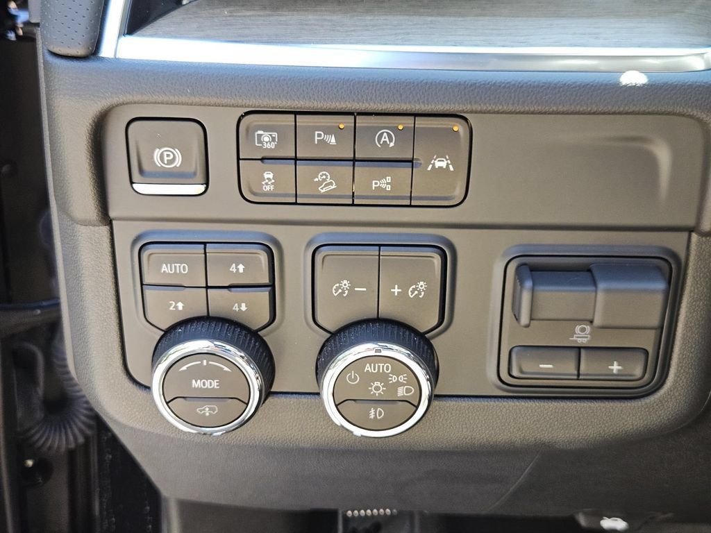 Used 2025 Chevrolet Tahoe High Country AWD/4WD image 22