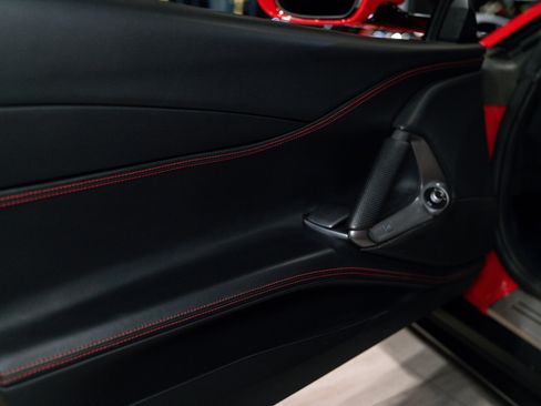 Used 2020 Ferrari 812 Superfast image 10