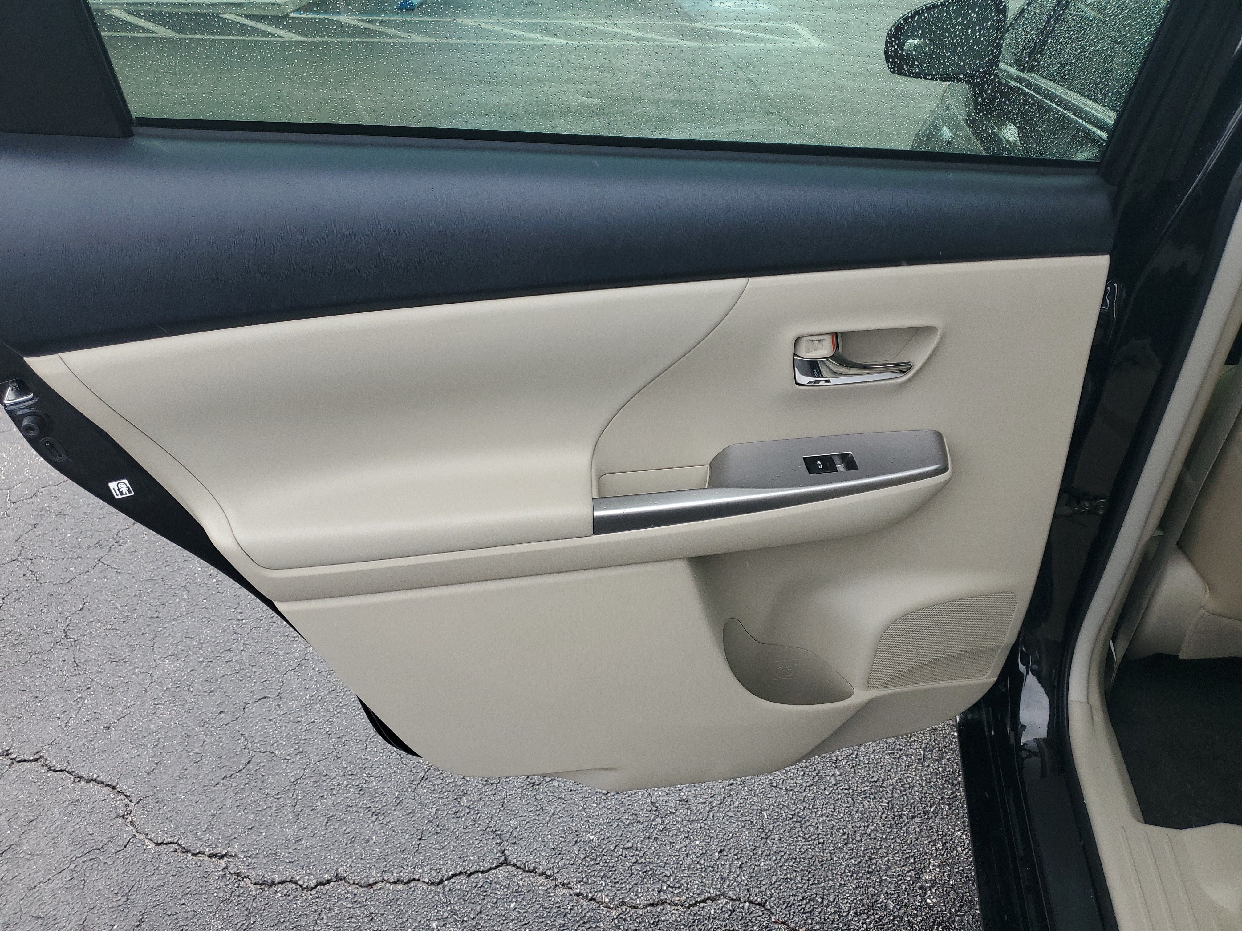 Used 2017 Toyota Prius V Four FWD image 16