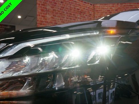 Used 2025 Nissan Pathfinder SV w/ SV Premium Package image 66