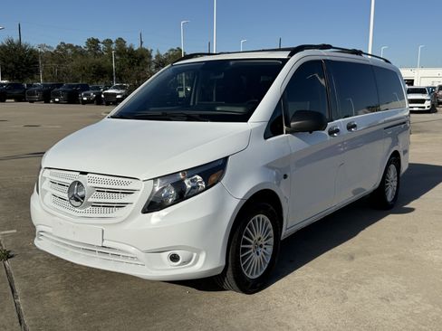 Used 2019 Mercedes-Benz Metris Passenger image 9