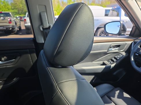 Used 2023 Nissan Rogue SV w/ SV Premium Package AWD/4WD image 13