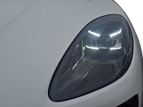 Used 2021 Porsche Macan image 10