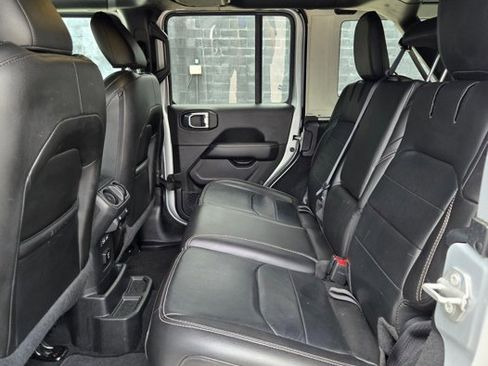 Used 2023 Jeep Wrangler Sahara image 18