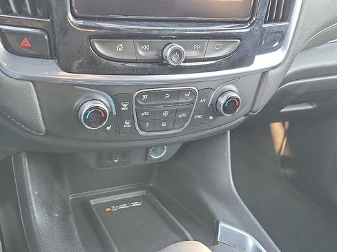 Used 2023 Chevrolet Traverse LT image 18