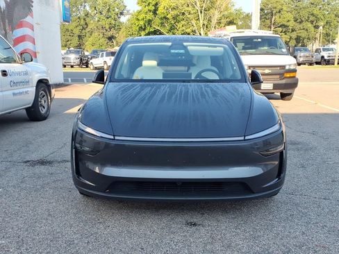 Used 2026 Tesla Model Y 2WD image 2
