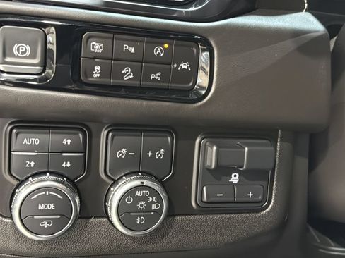 Used 2025 GMC Yukon XL AT4 Ultimate AWD/4WD image 40