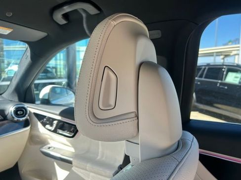 Used 2025 Mercedes-Benz GLC 300 image 31