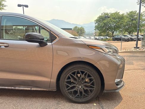 Used 2022 Toyota Sienna XSE w/ XSE Plus Package FWD image 34