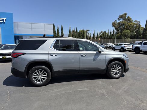 Used 2023 Chevrolet Traverse LT FWD image 9