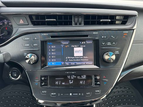Used 2018 Toyota Avalon XLE image 15