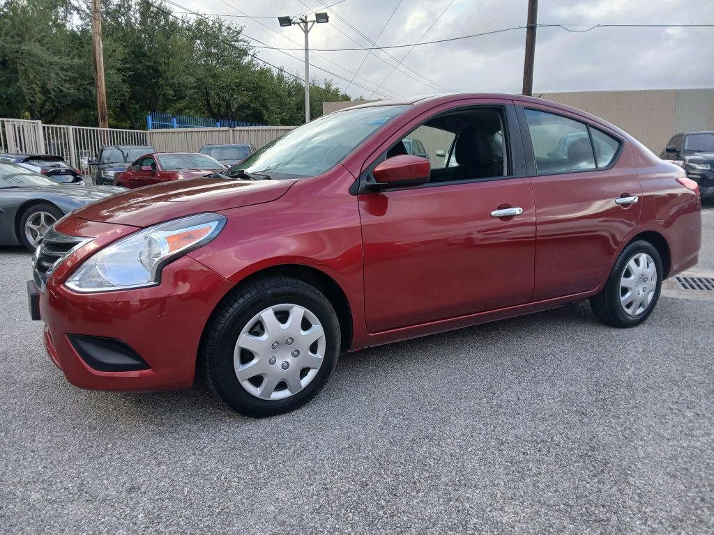 Used 2018 Nissan Versa SV FWD image 3