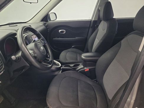 Used 2017 Kia Soul + image 17