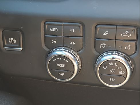 Used 2024 GMC Sierra 2500 AT4 AWD/4WD image 13