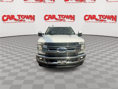 Used 2019 Ford F250 Lariat w/ Lariat Value Package image 3