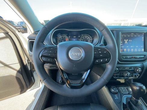 Used 2023 Jeep Cherokee Altitude Lux image 16