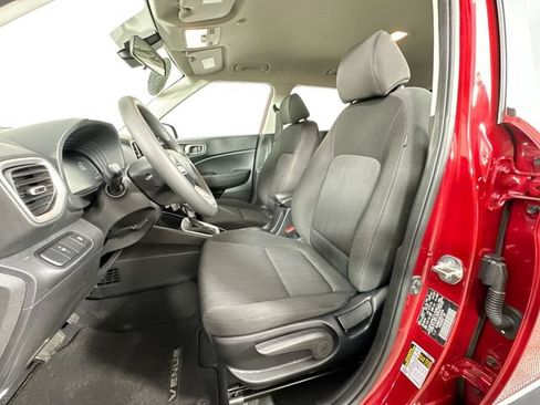 Used 2024 Hyundai Venue SE FWD image 16