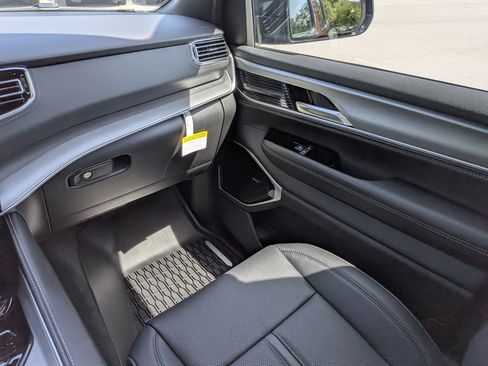 New 2026 Jeep Grand Wagoneer Limited AWD/4WD image 15