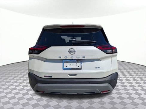 Used 2023 Nissan Rogue SV image 4
