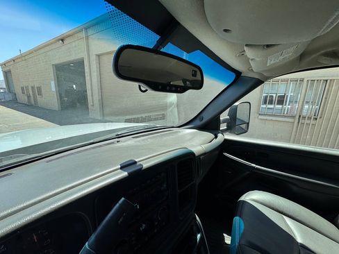 Used 2006 Chevrolet Silverado 3500 LT w/ Heavy-Duty Power Package AWD/4WD image 29