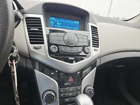 Used 2016 Chevrolet Cruze LT image 8