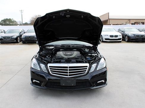 Used 2011 Mercedes-Benz E 550 4MATIC Sedan image 39