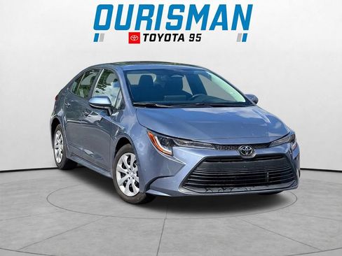 Used 2025 Toyota Corolla LE FWD image 1