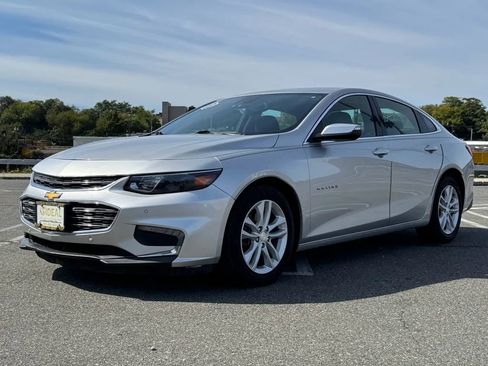 Used 2017 Chevrolet Malibu LT w/ Driver Confidence Package image 3