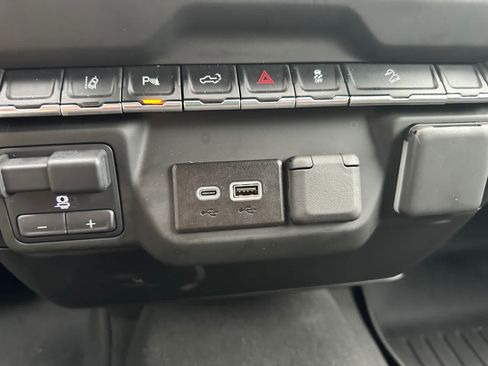 Used 2024 Chevrolet Silverado 2500 Custom w/ Custom Value Package AWD/4WD image 27