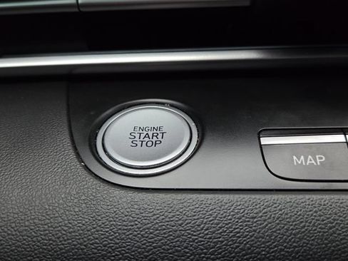 Certified 2022 Hyundai Elantra Limited FWD image 10