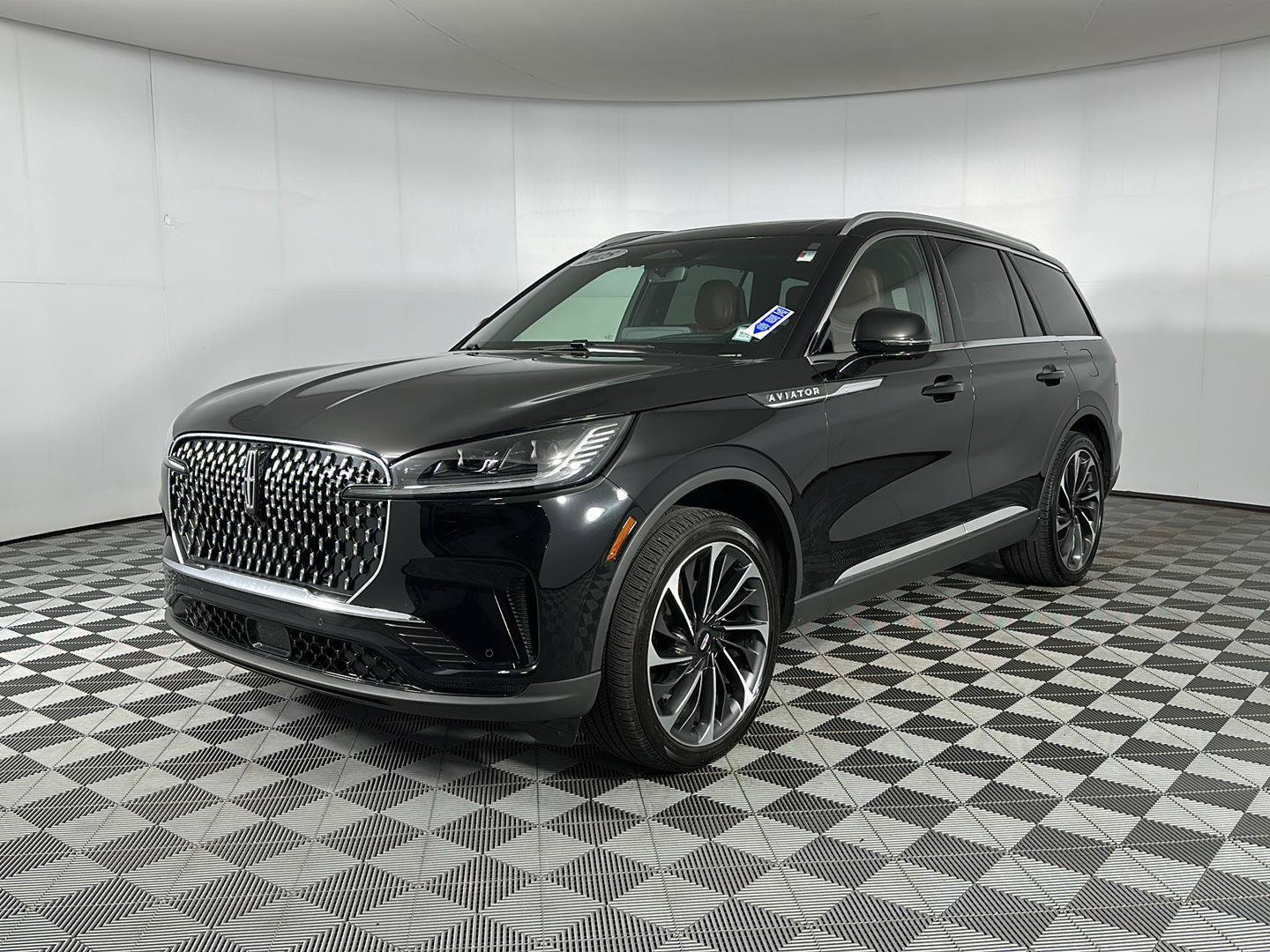 Used 2025 Lincoln Aviator Reserve w/ Equipment Group 201A AWD/4WD image 3