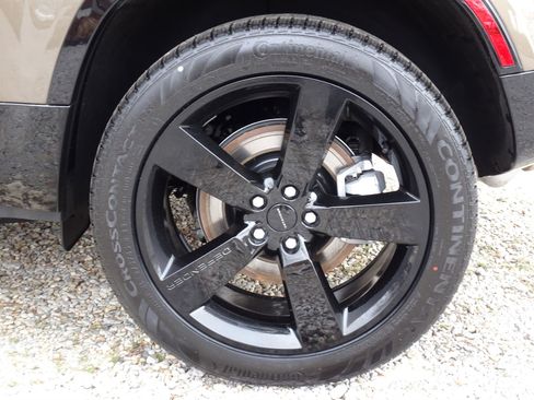 New 2026 Land Rover Defender 110 X-Dynamic SE image 33