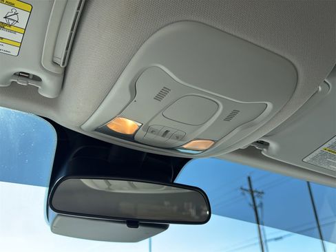 Used 2018 Jeep Renegade Latitude image 19