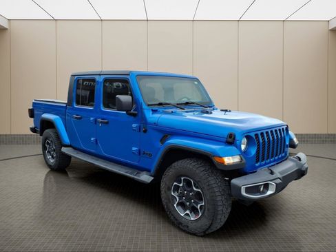 Used 2023 Jeep Gladiator Sport image 2