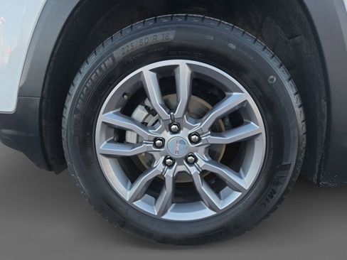 Used 2024 GMC Terrain SLT image 14